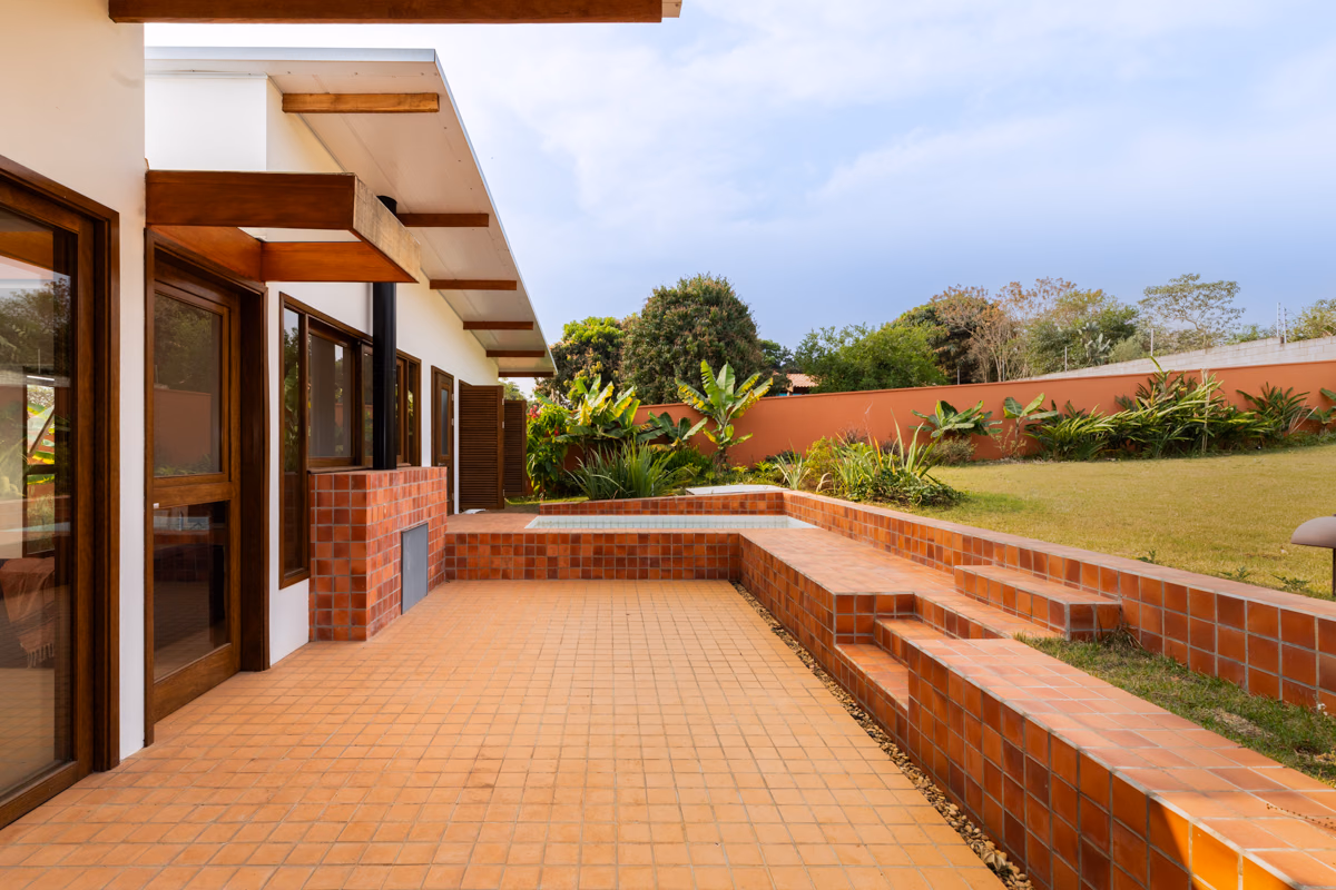 Casa Capela do Alto, projeto de Corpo Arquitetura e Cacho Arquitetura, fotografado por Julia Novoa.