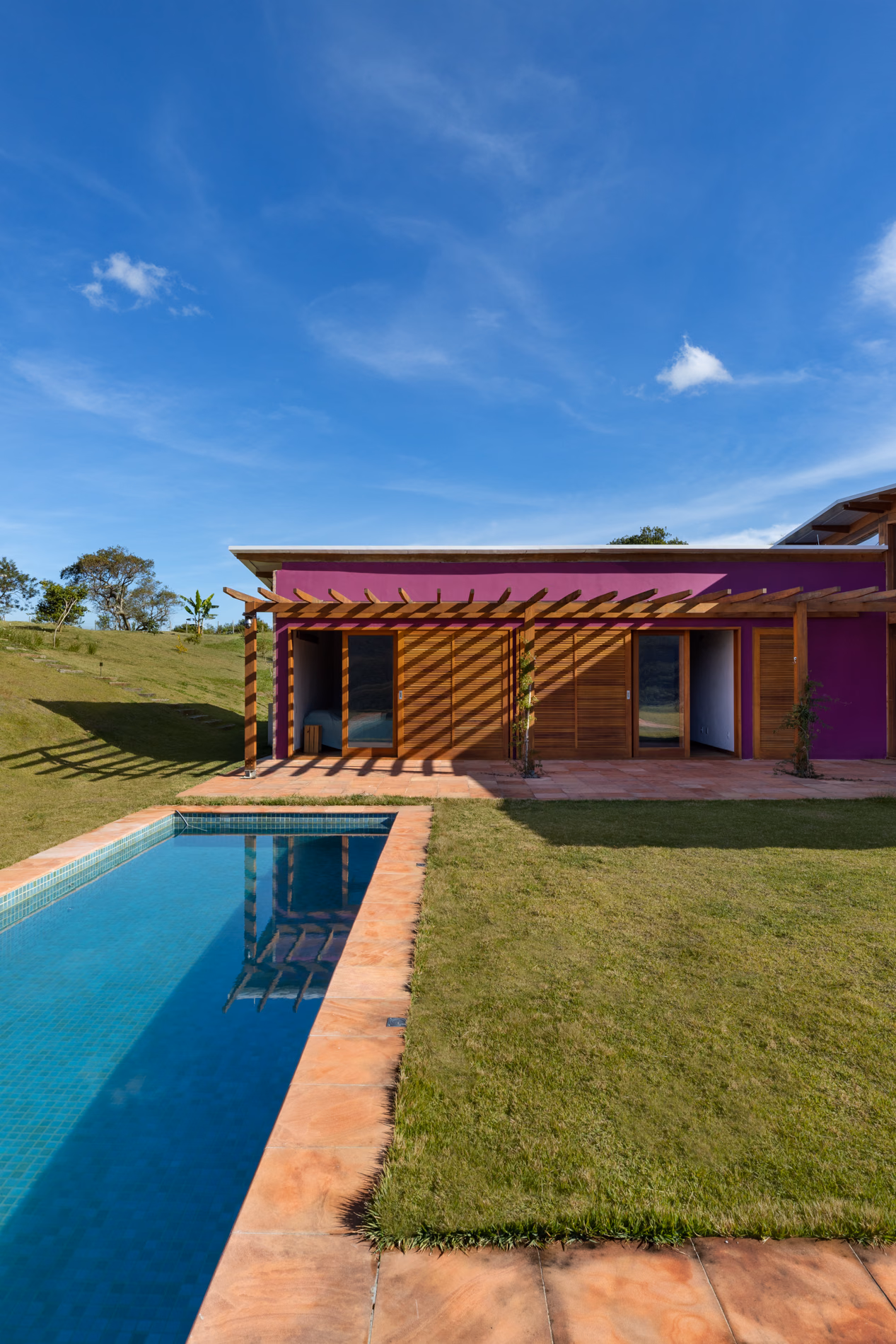 Casa São Francisco Xavier, Canoa Arquitetura. Imagem 1 da série fotografada por Julia Novoa.