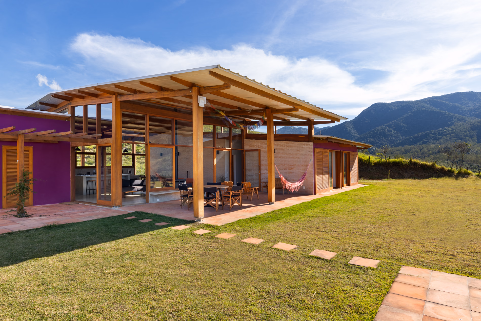 Casa São Francisco Xavier, projeto de Canoa Arquitetura, fotografado por Julia Novoa.