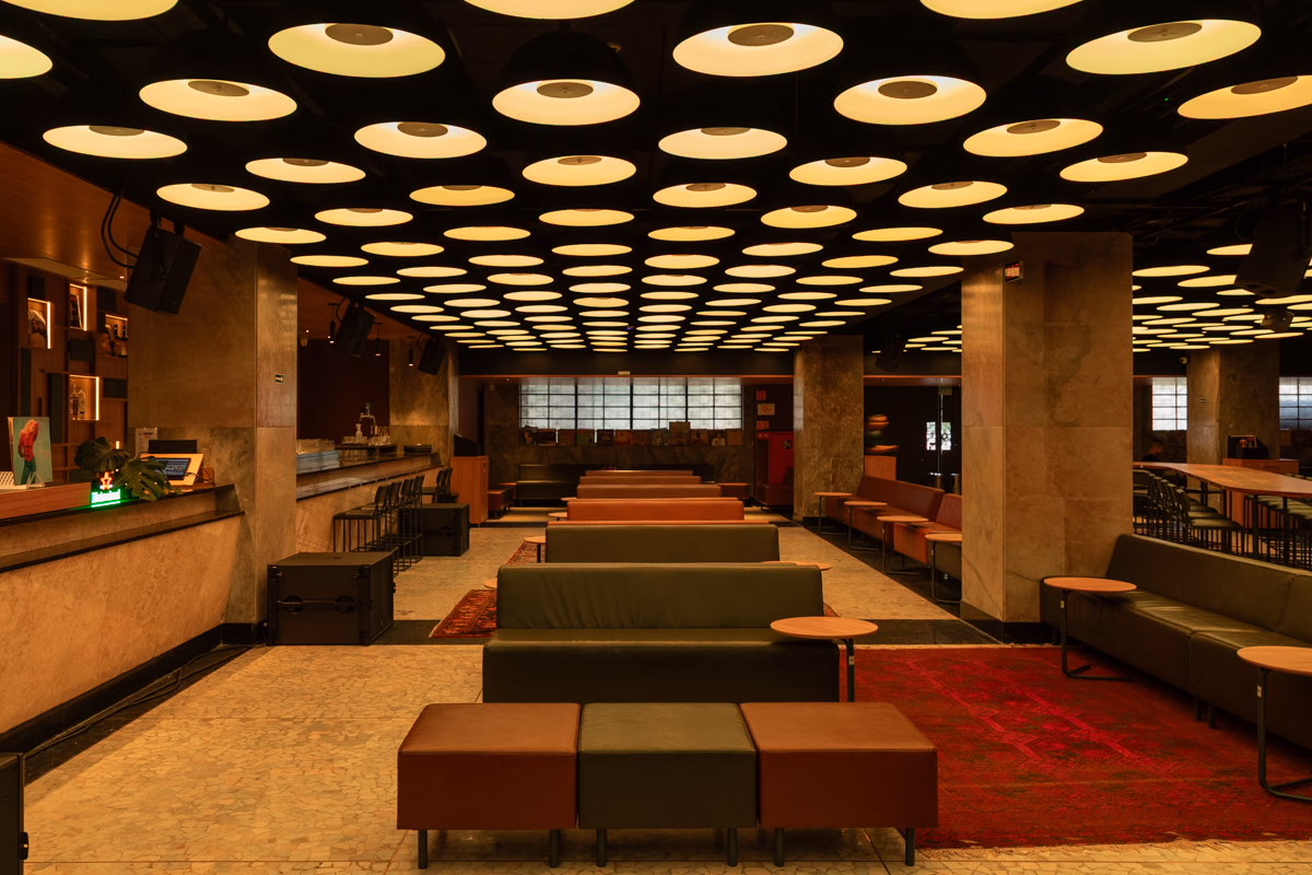 Formosa Hi-Fi, projeto de Metrópole Arquitetos, em parceria com Acústica & Sônica, fotografado por Julia Novoa.