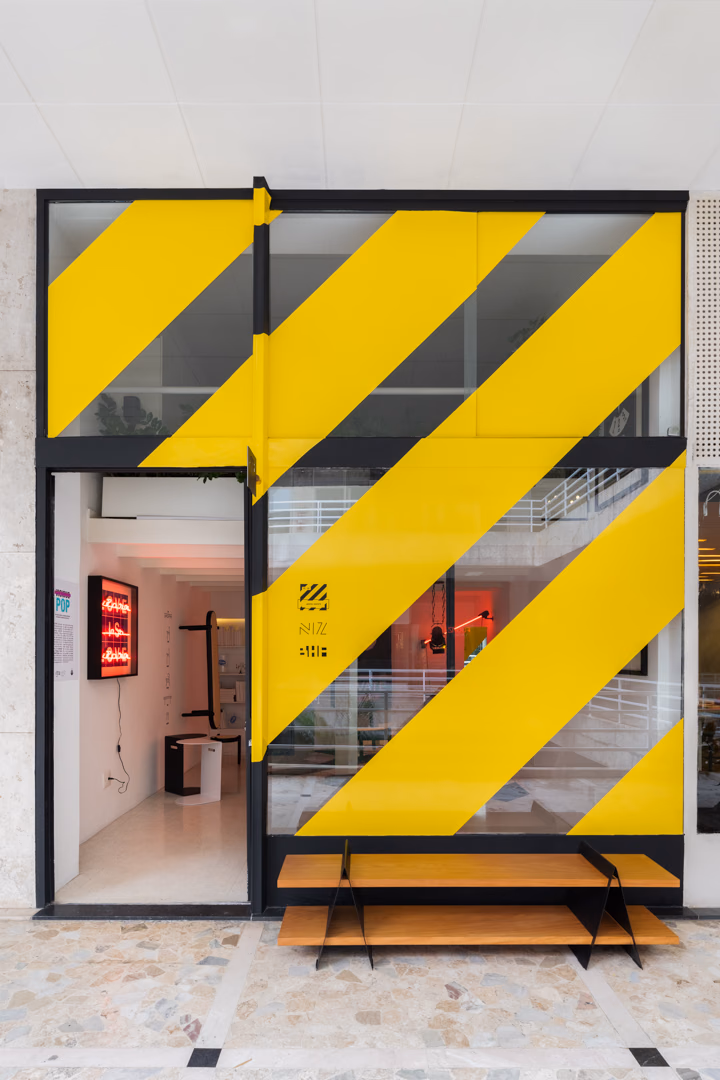 Vitrine DW, projeto de Bernardo Fonseca, fotografado por Julia Novoa.